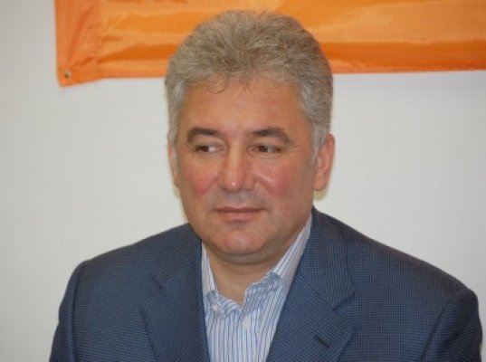 Discuţii între liderii organizaţiilor de Bucureşti ale PDL şi PNL despre fuziune